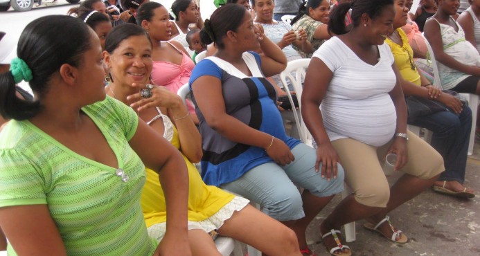 Problemas que afectan a la mujer dominicana: desempleo, feminicidios y embarazos en adolescentes