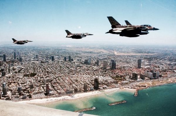 Israel amenazó a Siria con "destruir" su sistema de defensa aéreo tras el ataque a sus aviones