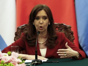 Expresidenta Kirchner irá a juicio oral por caso financiero en Argentina