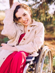 Alexandra Kutas la modelo que conmueve al mundo en silla de ruedas