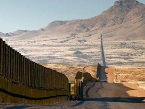 Cementera mexicana se ofrece a proveer el cemento para el muro de Donald Trump