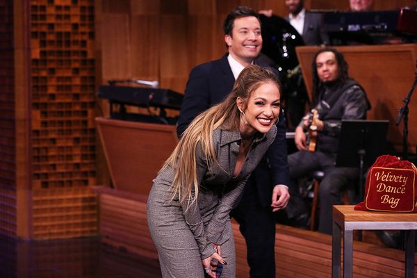 El gracioso reto de baile entre la cantante Jennifer López y el comediante Jimmy Fallon