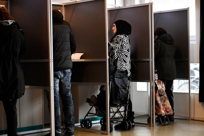 Cierran colegios electorales en Holanda con una jornada de alta participación