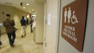 Corte Suprema desecha caso sobre baño estudiante transgénero