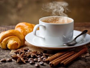 ¿Es el café la mejor opción para estar espabilado en el trabajo?