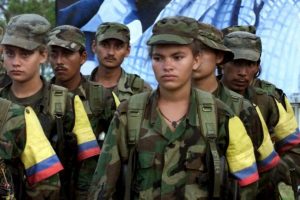 Colombia: Primer grupo de menores deja filas de las FARC