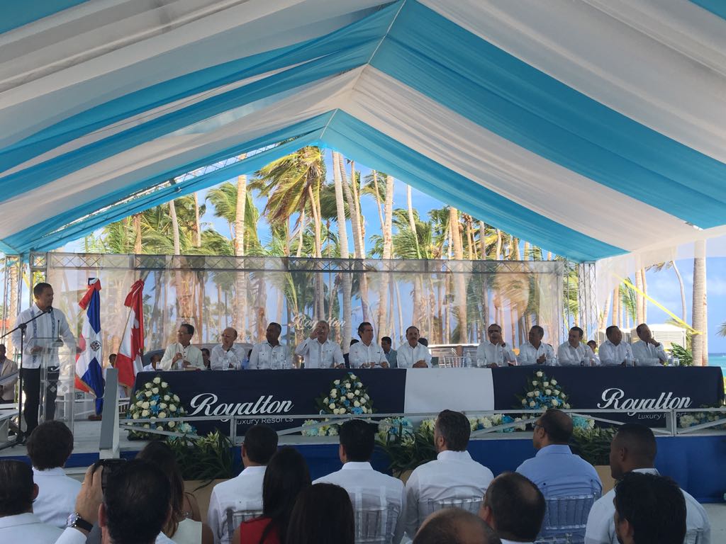 Presidente Medina encabeza inicio construcción complejo turístico en Punta Cana