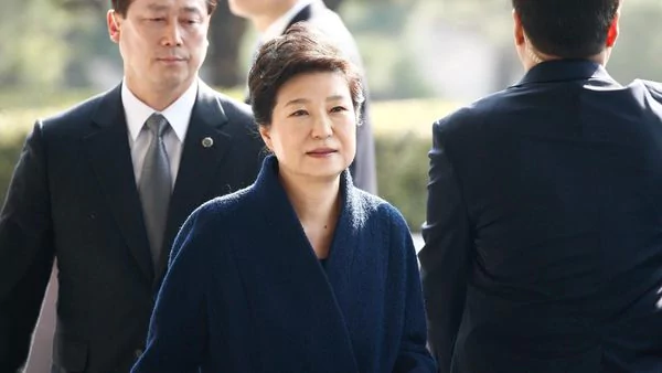 Arrestan ex presidenta surcoreana Park Geun-hye, retirada del cargo por corrupción