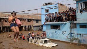 Perú: Lima amanece por segundo día consecutivo con inundaciones