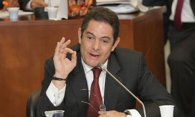 Vicepresidente colombiano confirma renuncia para ser candidato presidencial