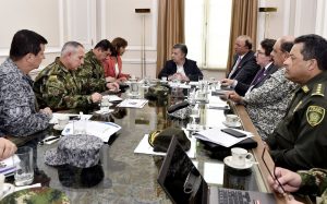 Ministro de Defensa colombiano pide a Venezuela explicaciones por incursión