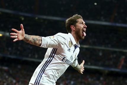 El Barcelona cae y Ramos coloca líder al Real Madrid