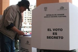 Ecuador cierra campaña electoral y se prepara para votar este domingo 