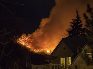 EEUU: Incendio en vivienda deja al menos tres muertos en Filadelfia
