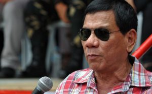 policía retirado vinculó al presidente Rodrigo Duterte con casi 200 asesinatos