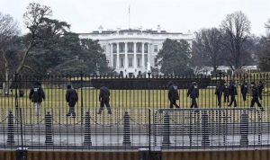 Arrestan a intruso en terrenos de la Casa Blanca