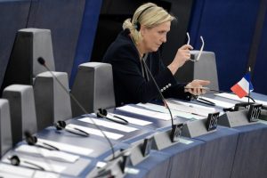 Eurocámara levanta inmunidad a  Le Pen por tuits sobre el EI