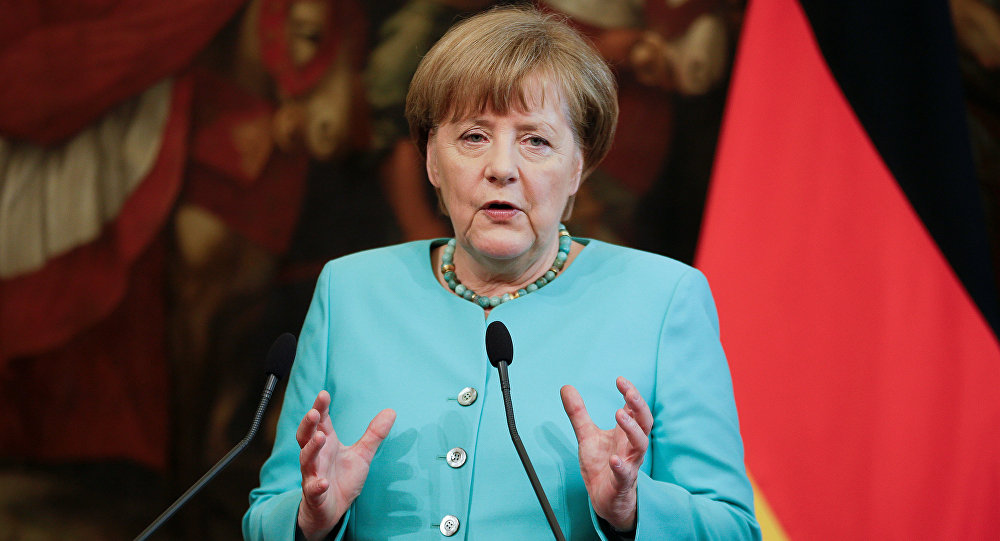 Ángela Merkel rechaza alegado de Trump sobre OTAN