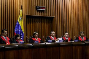 Tribunal Supremo venezolano asume funciones del Parlamento mientras esté en 'desacato'