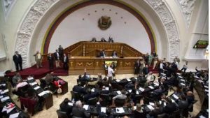 La Asamblea Nacional de Venezuela denunció a los siete magistrados que aprobaron el dictamen del golpe