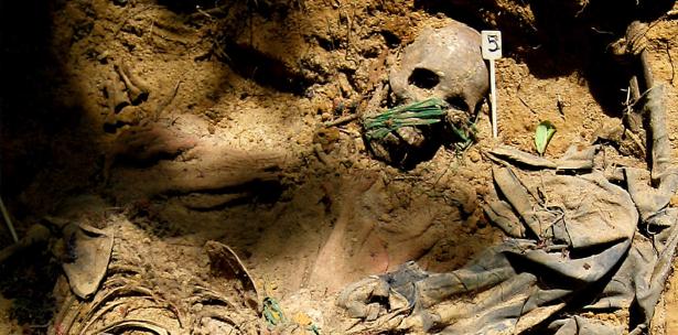 Hallan más de 250 cráneos humanos en cementerio clandestino en México