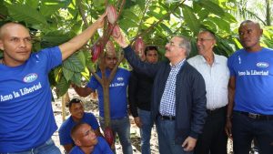 El presidente Danilo Medina se trasladó a Los Limones en Villa Tapia, para el especial encuentro con la Asociación de Productores Especiales para la realización del proyecto de cría de ganado y producción de leche.