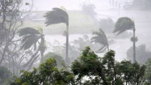 Potente ciclón Debbie alcanza la costa australiana