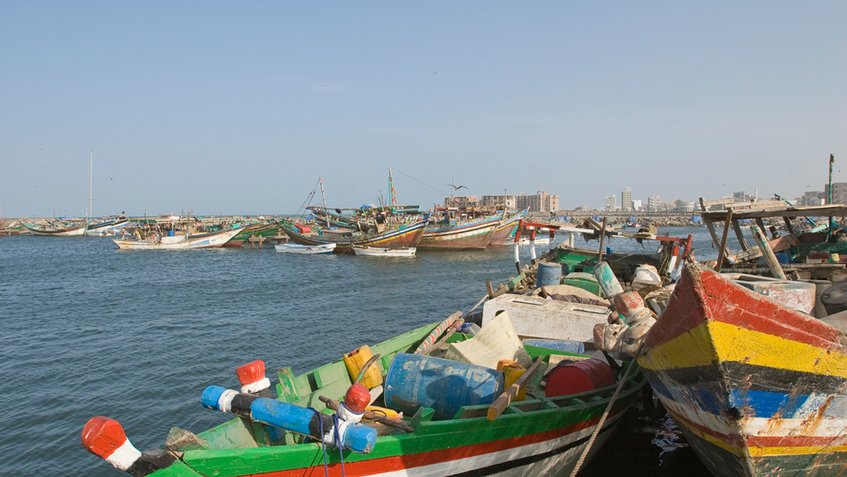 Mueren más de 30 refugiados somalíes por disparos en el mar Rojo