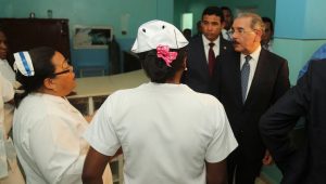 Presidente Medina supervisa construcción hospital de Las Matas de Farfán; pide acelerar trabajos