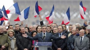 François Fillon promete continuar campaña por la presidencia de Francia