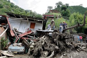 Ascienden a 92 los muertos por avalancha en sur de Colombia
