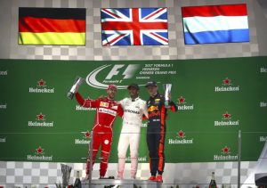Hamilton gana su quinto GP de China; Vettel termina segundo