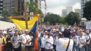La paz se impone en marcha por los fallecidos en protestas contra Maduro