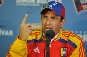 El Ministerio de Relaciones Exteriores de Colombia manifestó su preocupación por la decisión tomada por la Contraloría General de Venezuela de inhabilitar por 15 años al gobernador del estado Miranda, Henrique Capriles.