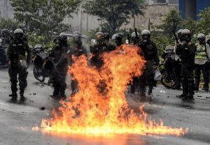 Oposición denuncia saqueos “ordenados” por el Gobierno en centro de Venezuela