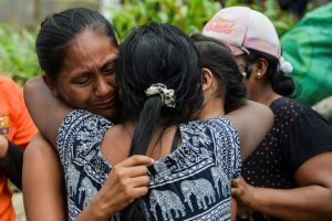 Frenética búsqueda de sobrevivientes tras el alud en Colombia