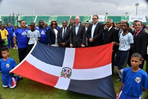 Presidente FIFA anuncia incremento a programas desarrollo del fútbol de RD
