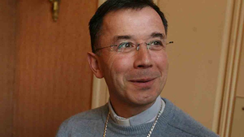Obispo francés dimite por "actitudes inapropiadas" con jóvenes