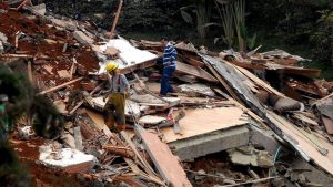 Colapso de edificio deja saldo mortal en Colombia