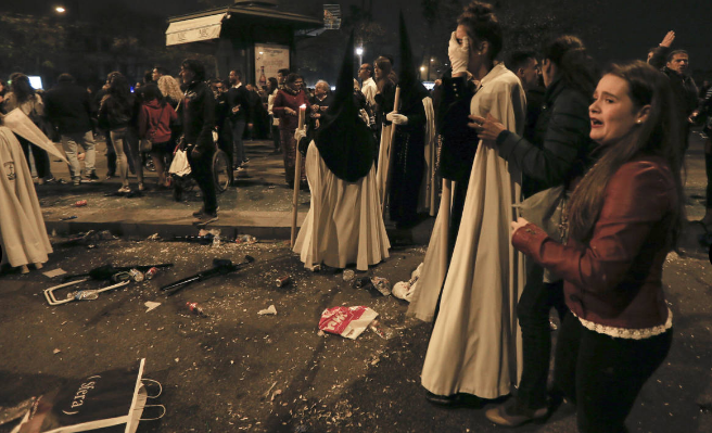 España: caos por falsa alarma de bomba en unas celebraciones de Semana Santa