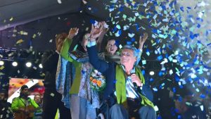 El oficialista Lenín Moreno gana elecciones de Ecuador