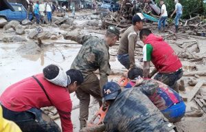 Ascienden a más de 200 los muertos por avalancha en Colombia