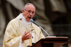 El papa Francisco permite a curas cismáticos oficiar en casamiento 