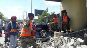Al menos un muerto en accidente camión cargado de blocks en carretera Sánchez