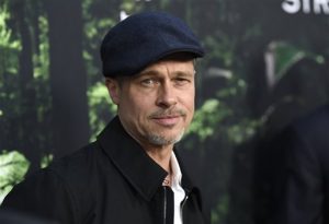 Brad Pitt hace rara aparición en estreno de Hollywood