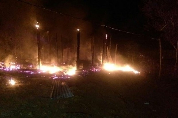 Se desconocen causas de incendio que consumió varias casas en P. Plata