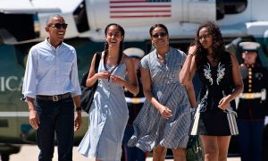 Después de un largo periodo presidencial, los Obama se encuentran tomando unas largas vacaciones de verano en la Polinesia Francesa.