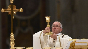 Papa Francisco presidió la Vigilia Pascual en la Basílica de San Pedro