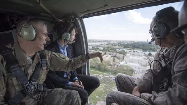 El yerno de Donald Trump visitó una base iraquí a 16 kilómetros de Mosul