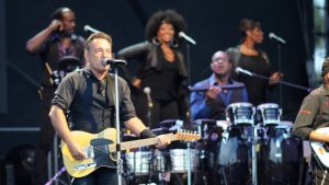 El roquero Springsteen califica Trump de “timador” en una canción de protesta 
